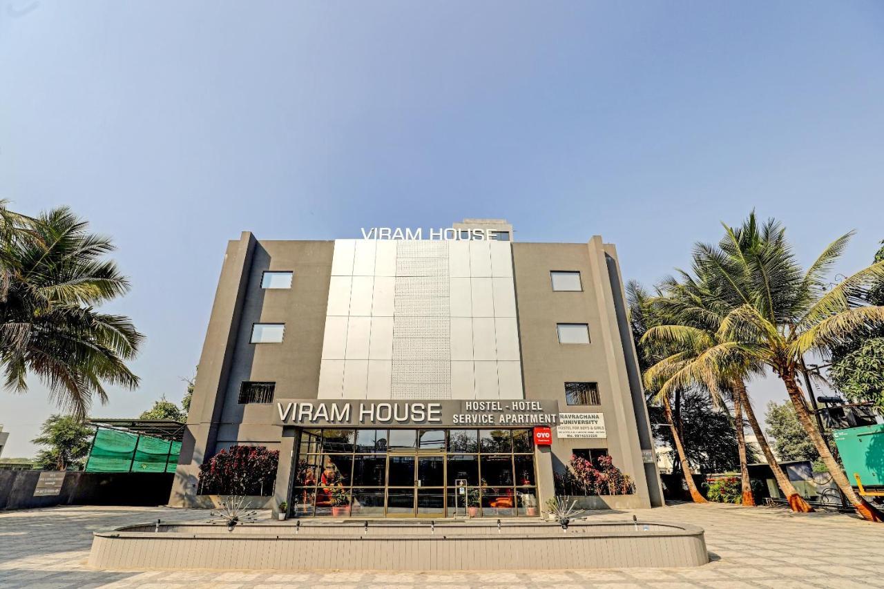 Oyo 70752 Viram House Hotel Gorwa Bagian luar foto